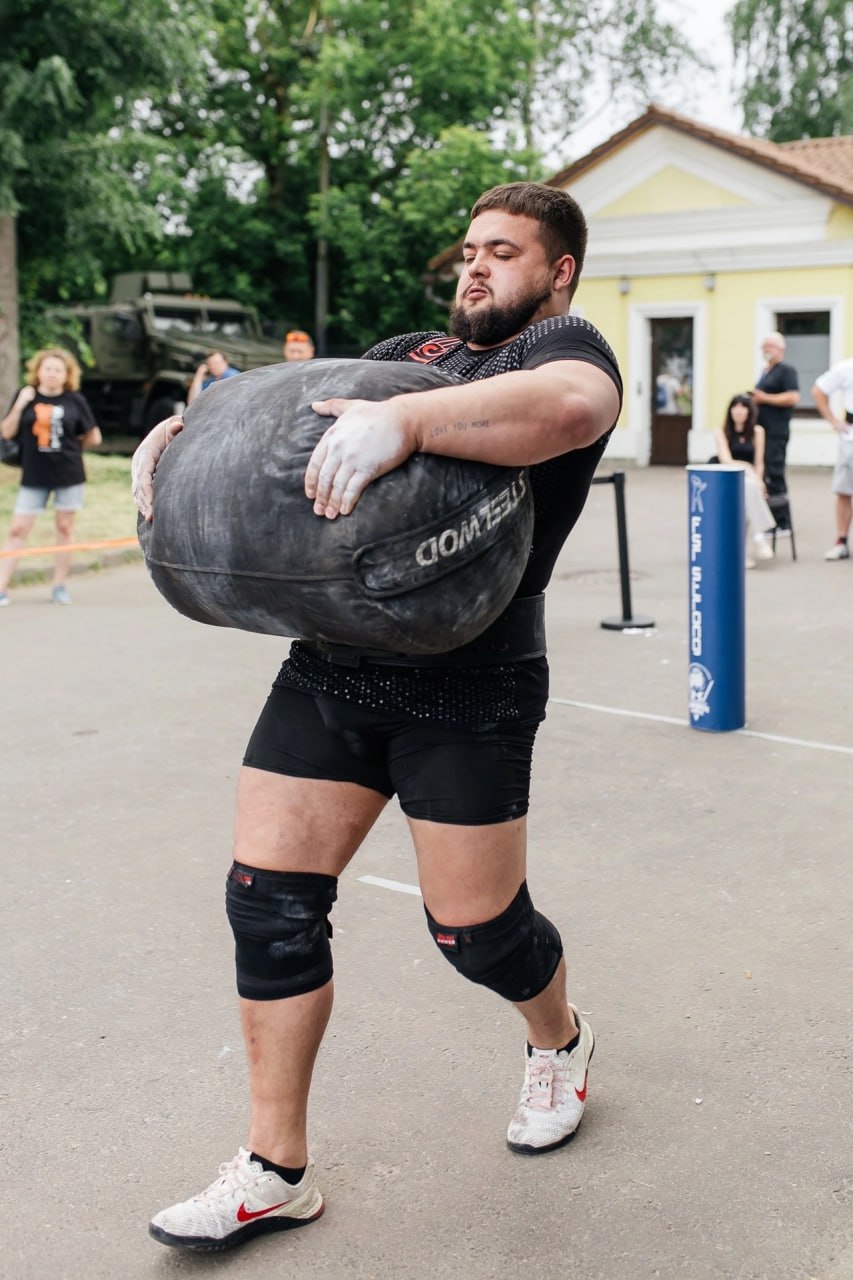 Магистрант БрГУ победил в турнире по стронгмену!