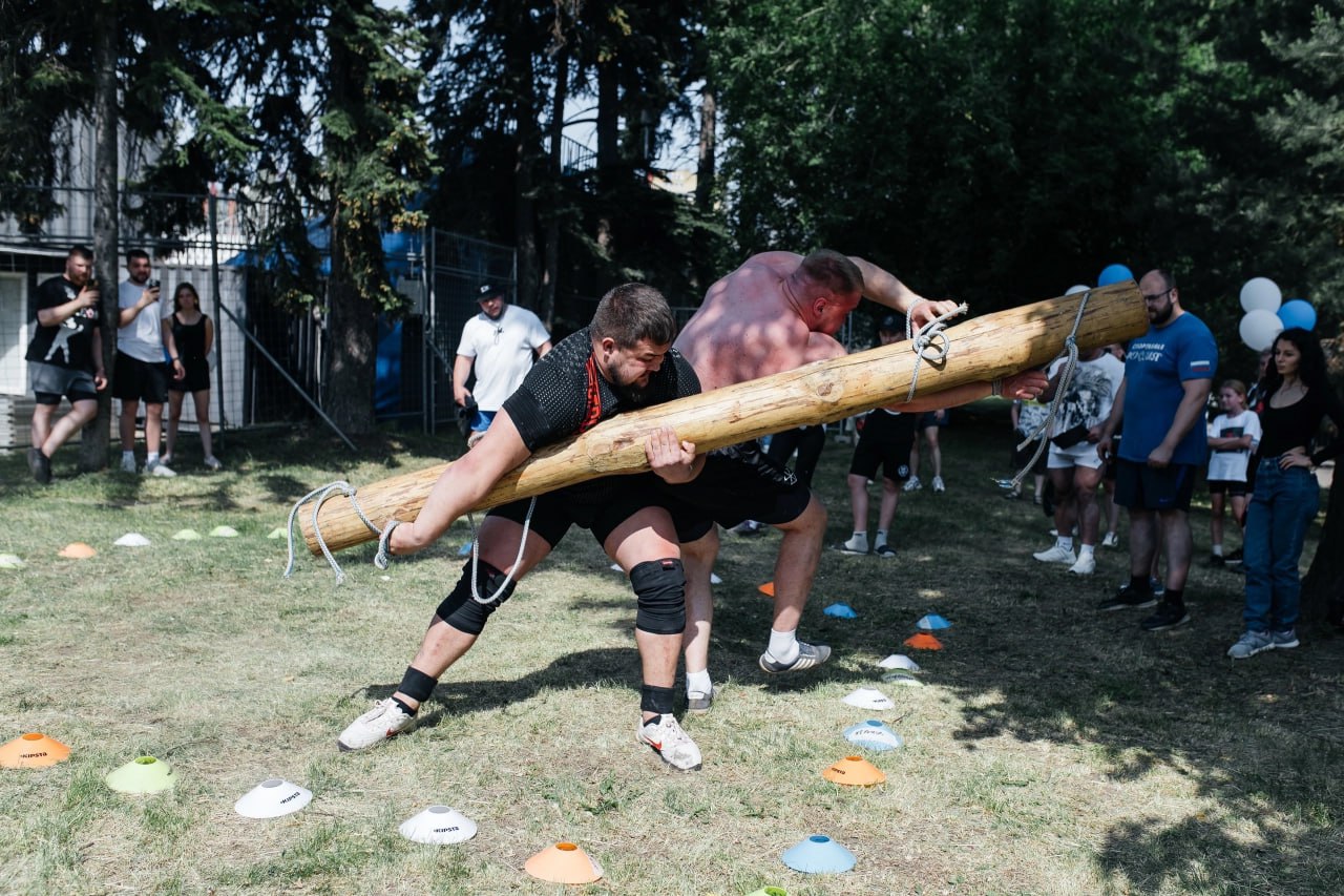 Магистрант БрГУ победил в турнире по стронгмену!
