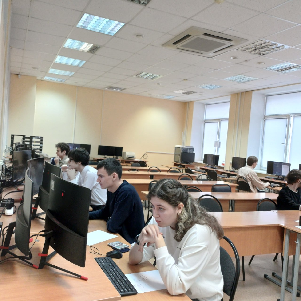 На базе БрГУ состоялась олимпиада по информатике и информационным технологиям для школьников